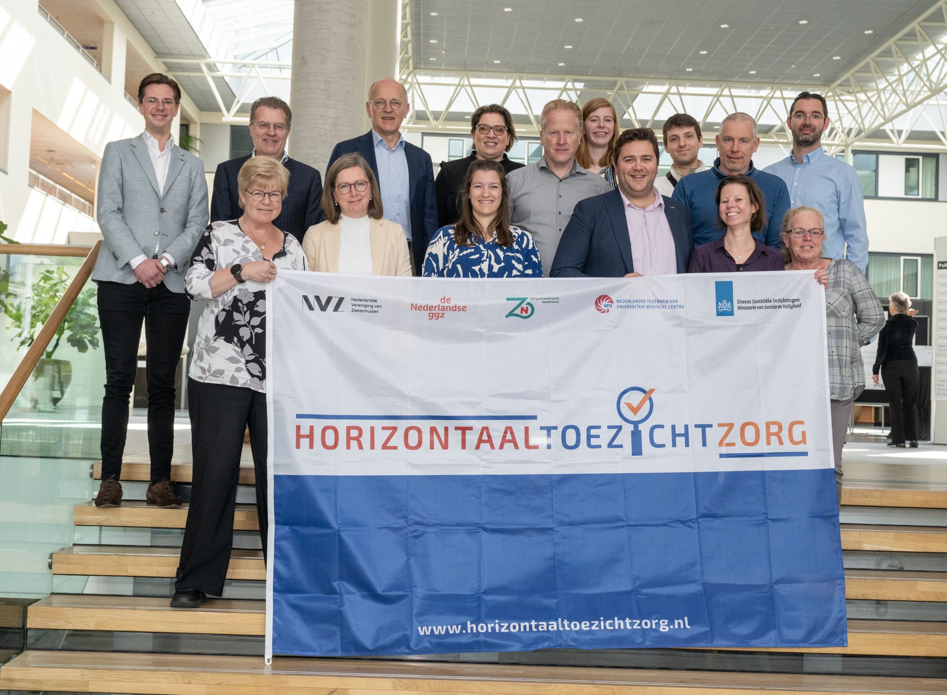 OLVG Medewerkers met vlag Horizontaal Toezicht